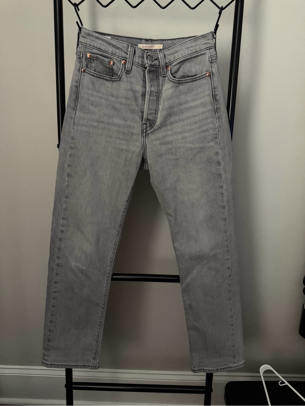 Levi’s Premium Wedgie Straight Gray High Rise Jeans Size 27